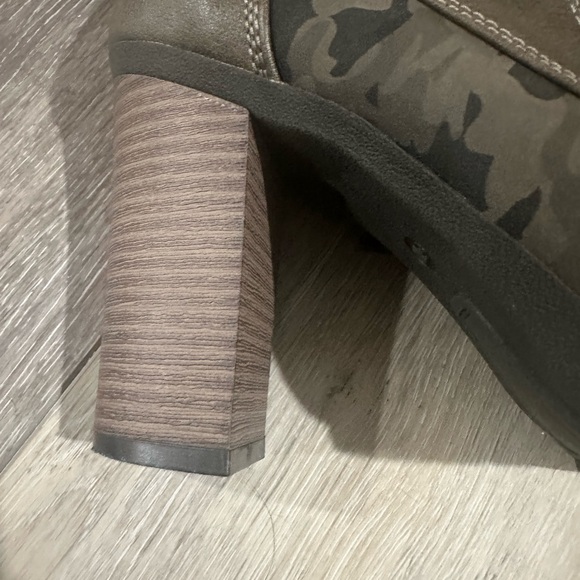 Guess Boots - Picture 7 of 12